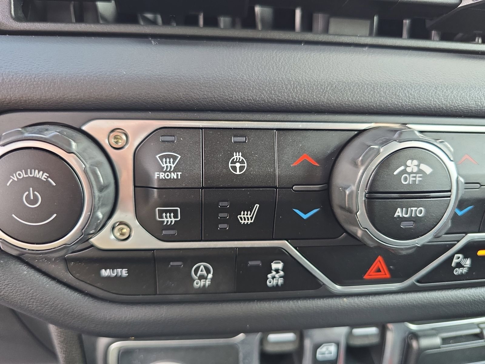 Used 2024 Blue Jeep Sahara image 19