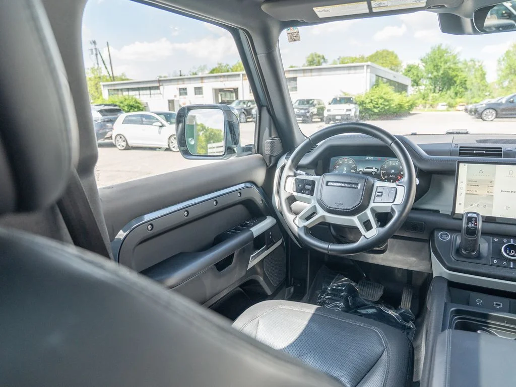 Used 2022 Blue Land Rover X-Dynamic HSE image 19