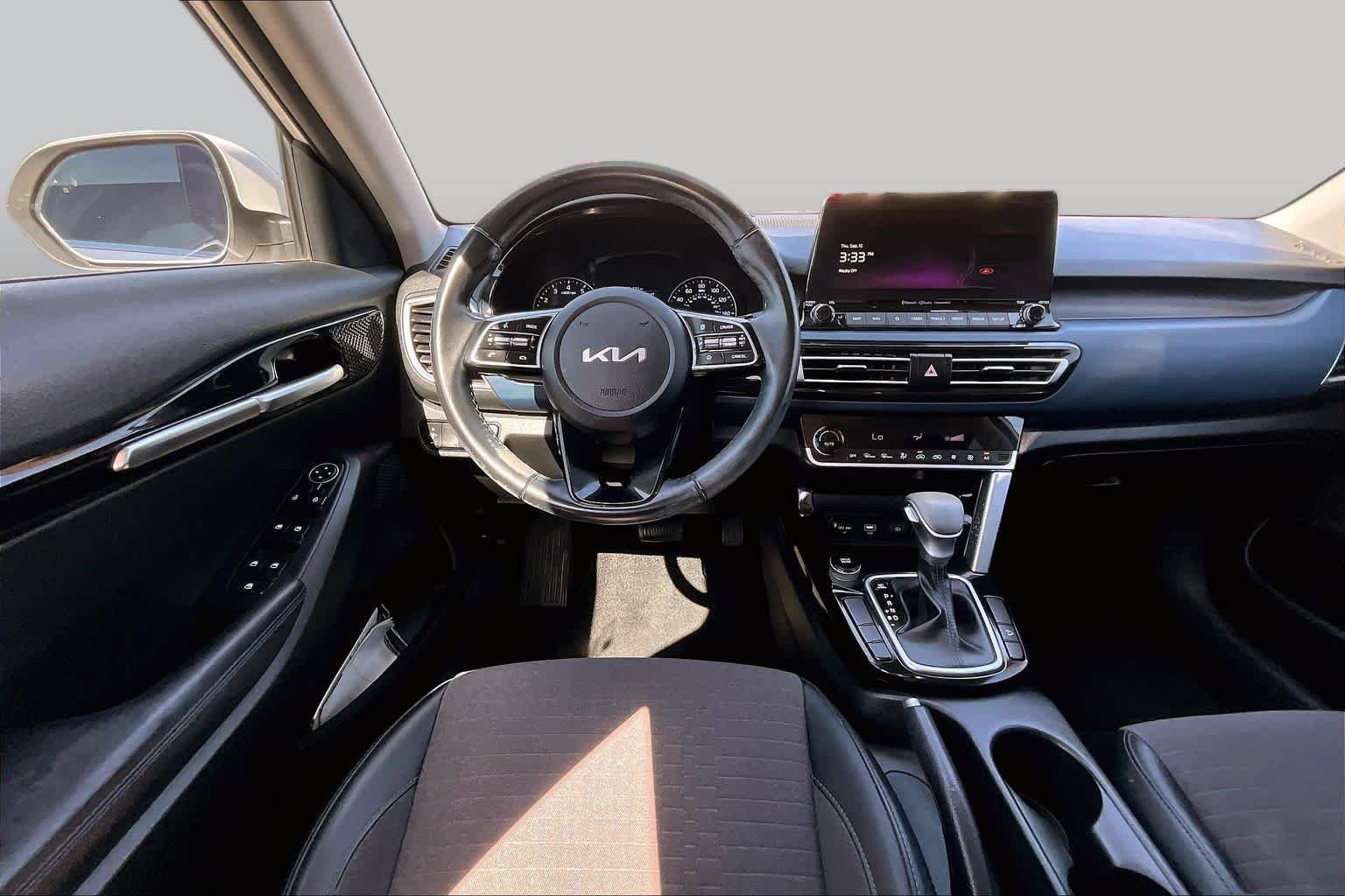 Used 2023 Snow White Pearl Kia S image 6