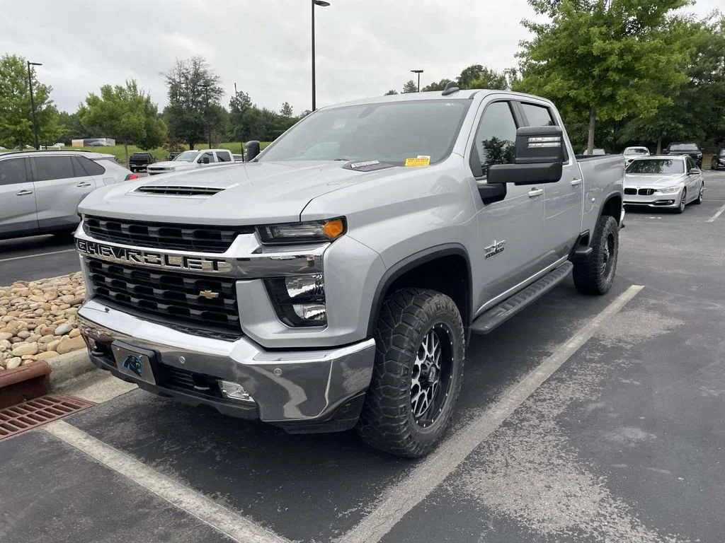 Used 2021 Silver Ice Metallic Chevrolet LT image 3