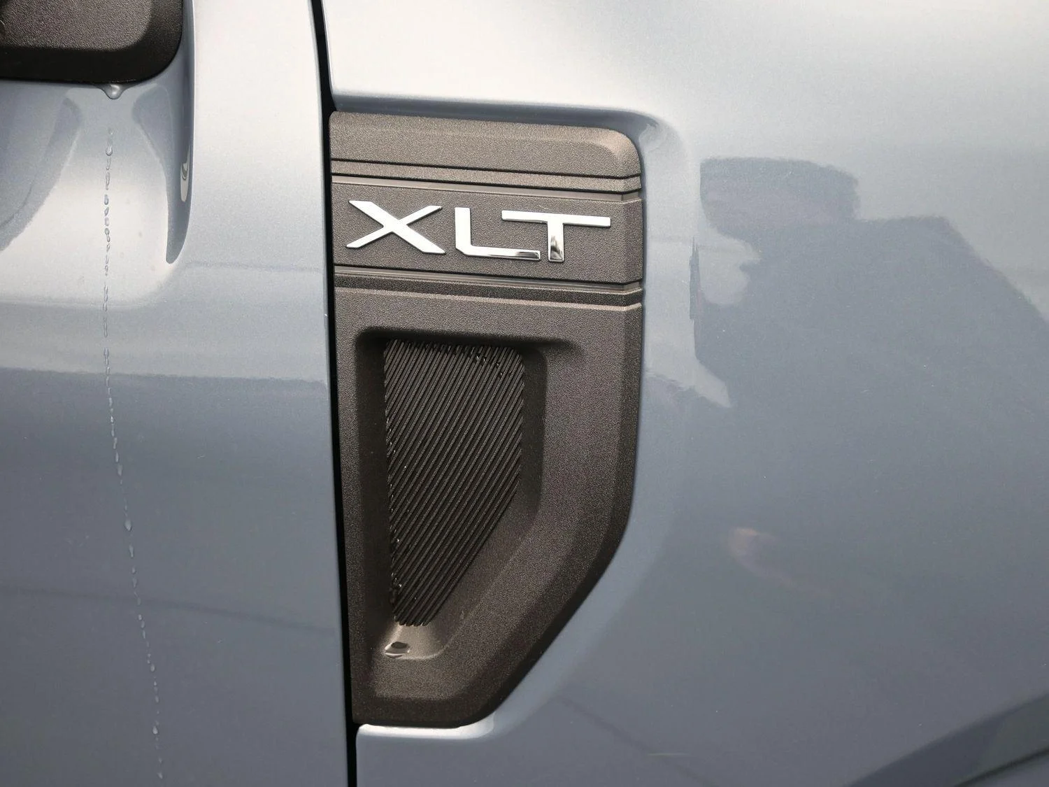 New 2026 Azure Gray Metallic Tri-Coat Ford XLT image 6