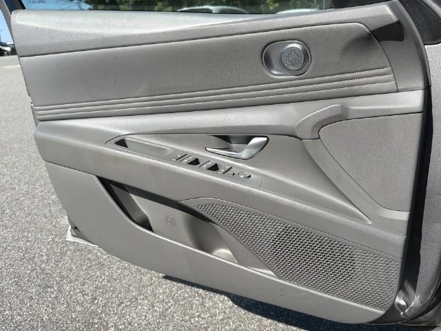 Used 2023 Silver Hyundai SEL image 32