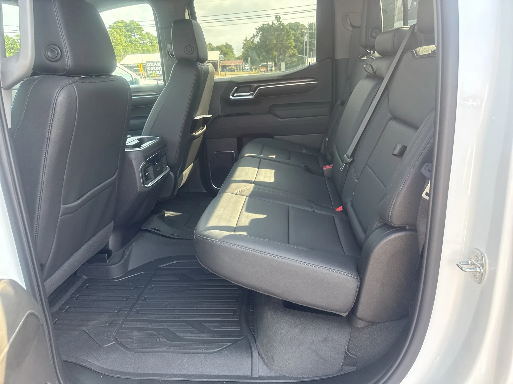 Used 2024 Summit White GMC Elevation image 14