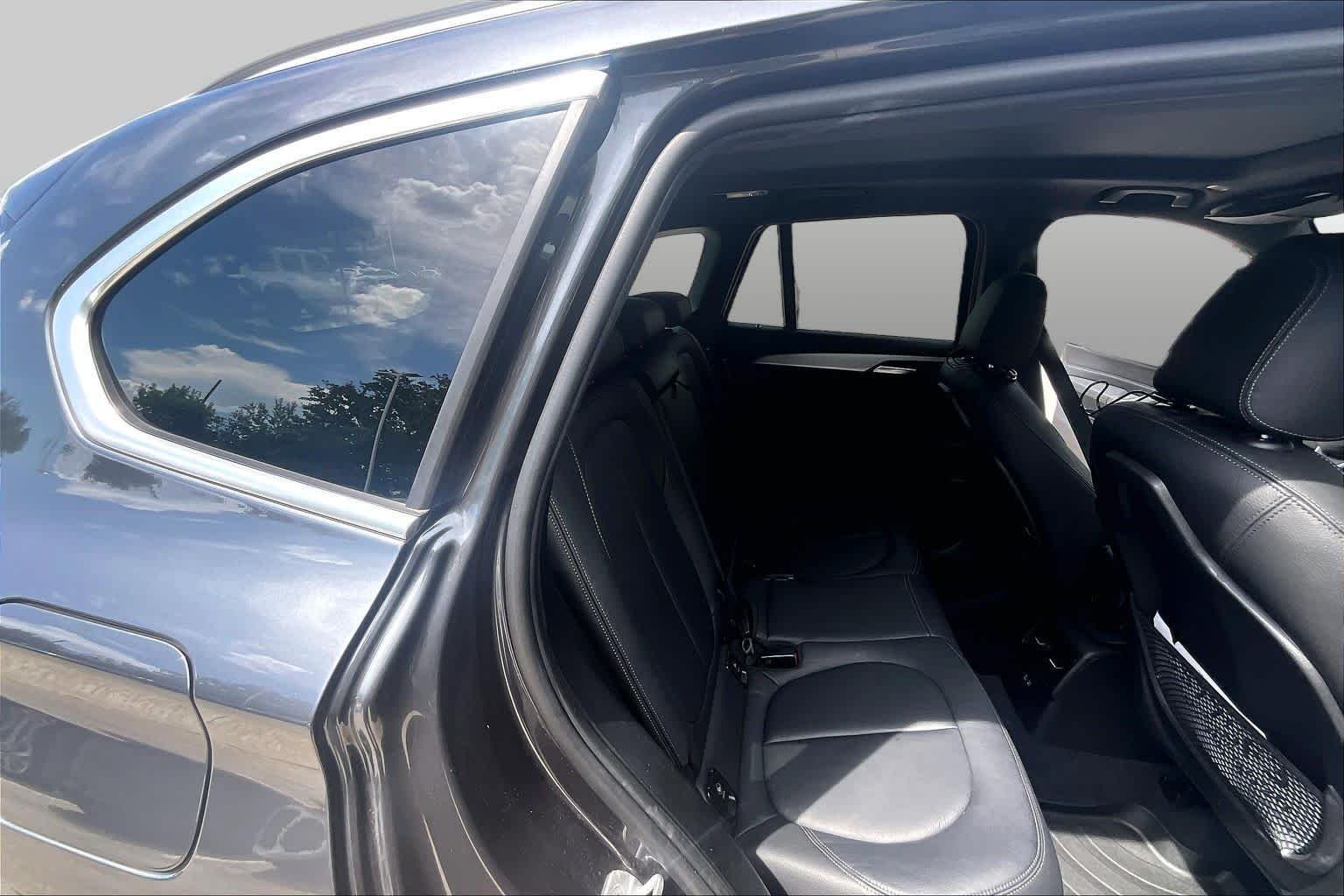 Used 2020 Mineral Gray Metallic BMW sDrive28i image 18
