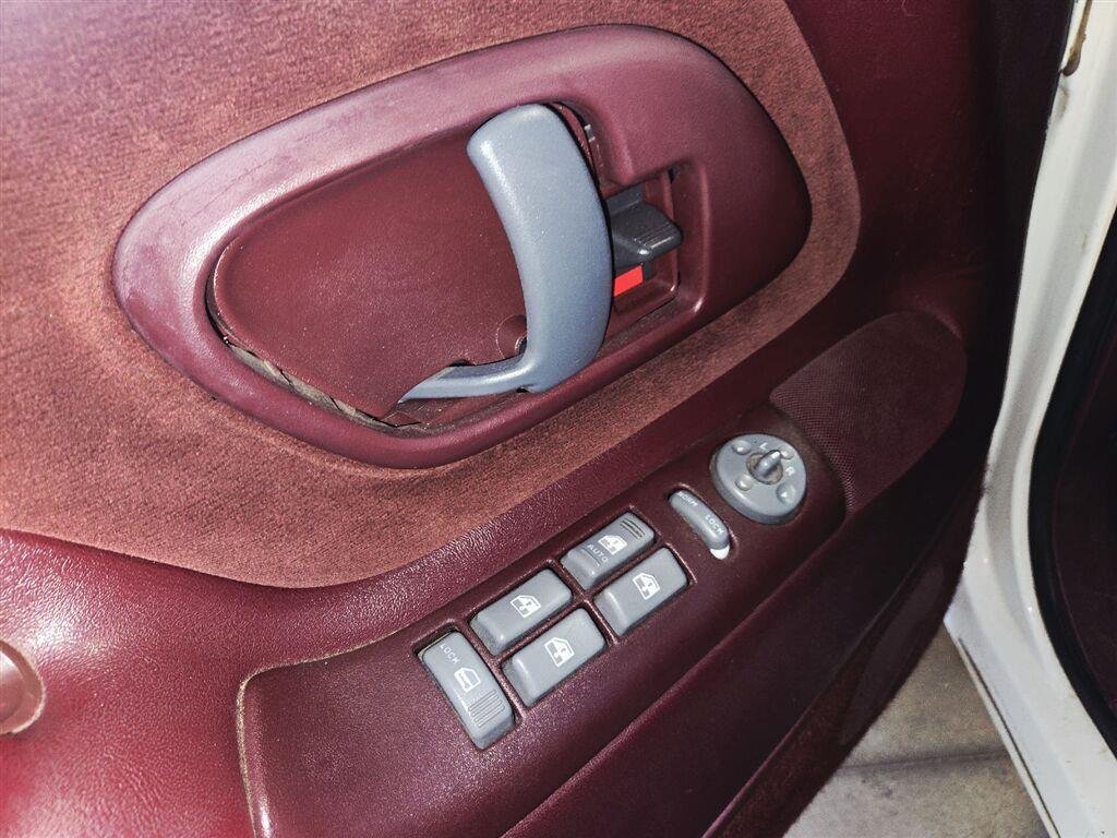 Used 1999 Summit White GMC BASE image 10
