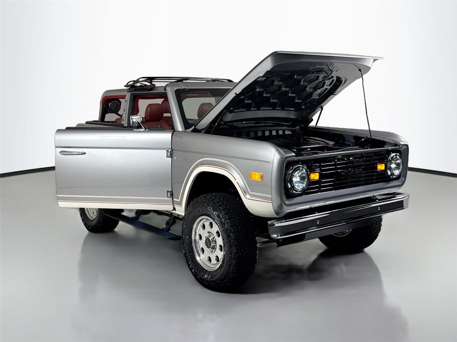 Used 2025 GT Silver Vintage Modern Twin-Turbo w/ Full Bespoke Interior image 36