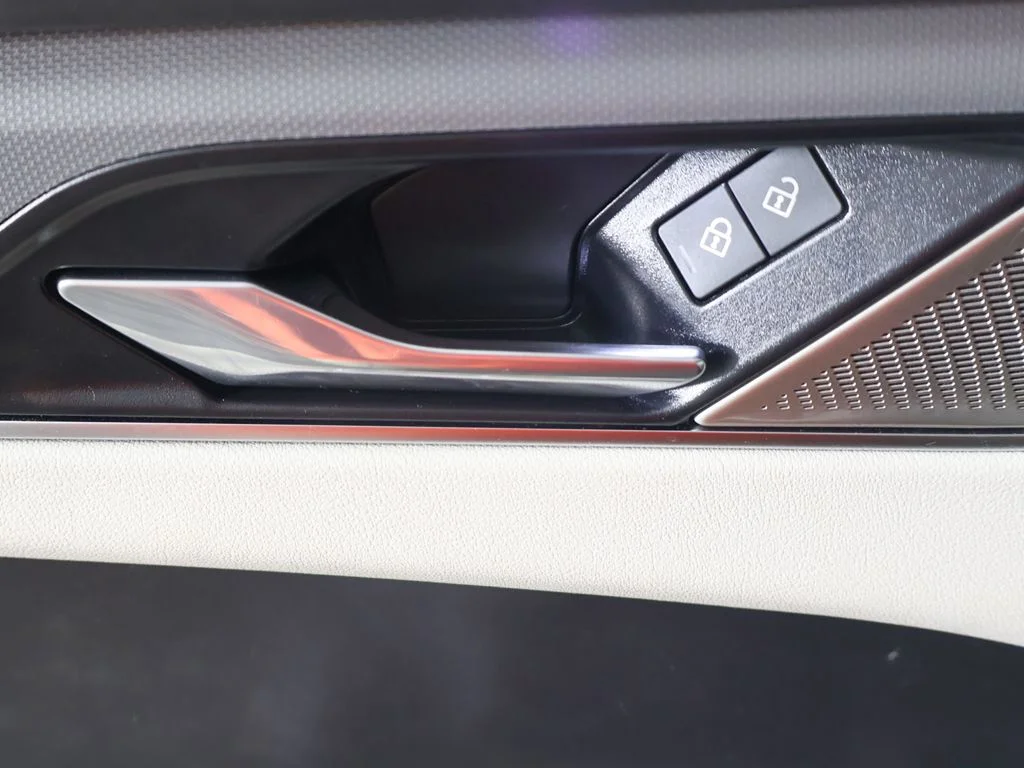 Used 2022 Black Jaguar SVR image 39