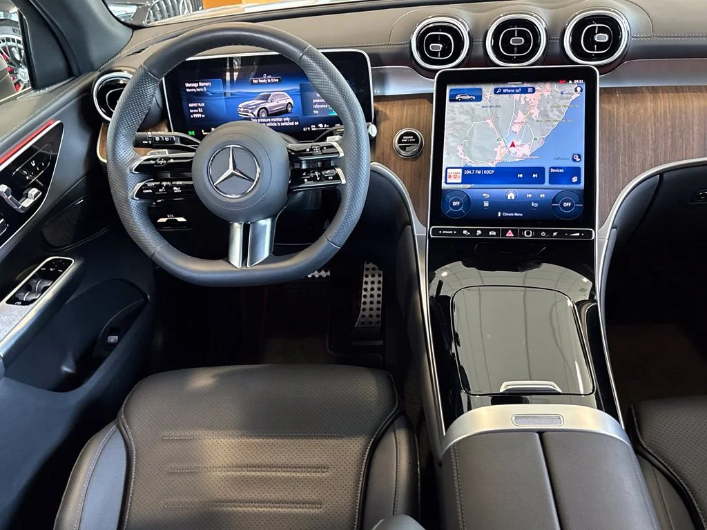 Used 2025 Silver Mercedes-Benz GLC 350e image 23