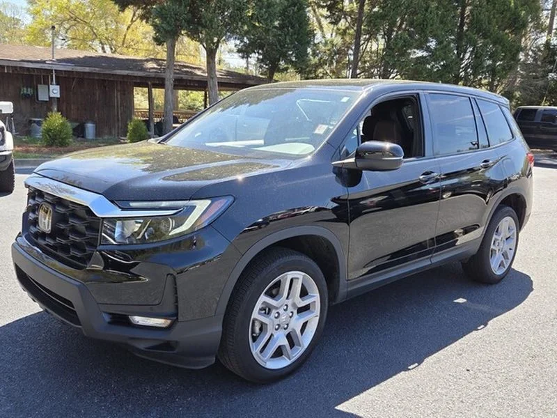 Used 2025 Black Honda EX-L image 3