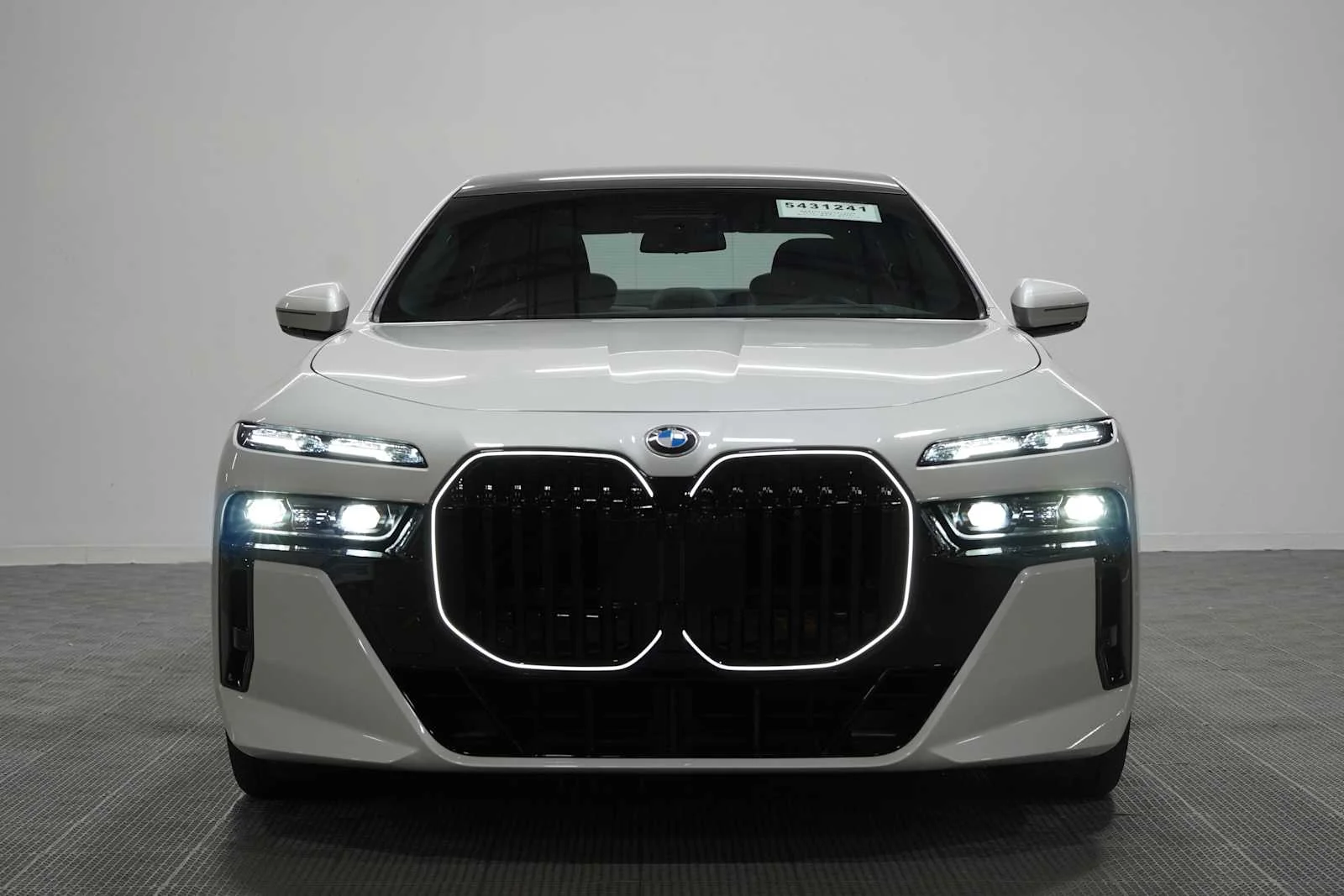 New 2026 Mineral White Metallic BMW 760i xDrive image 3