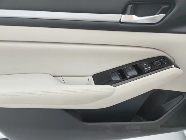Used 2024 White Nissan 2.5 SL image 35