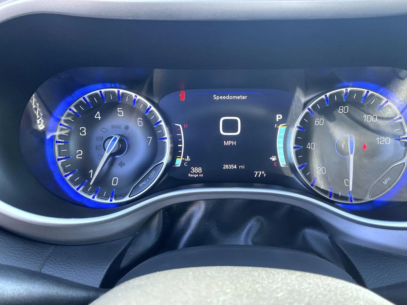 Used 2025 White Chrysler Select image 12