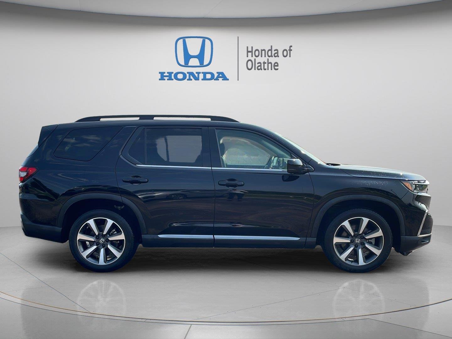 Certified 2023 Honda Pilot Elite with VIN 5FNYG1H80PB053324 for sale in Kansas City