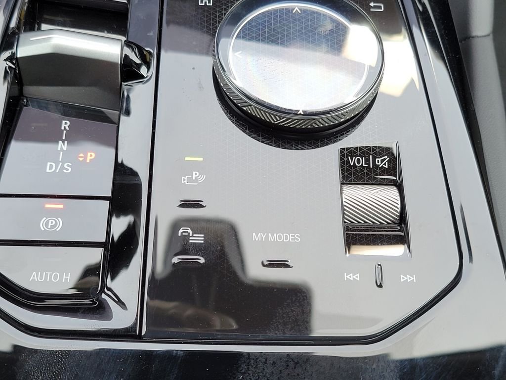 2026 BMW 5 Series 530i - Photo 25
