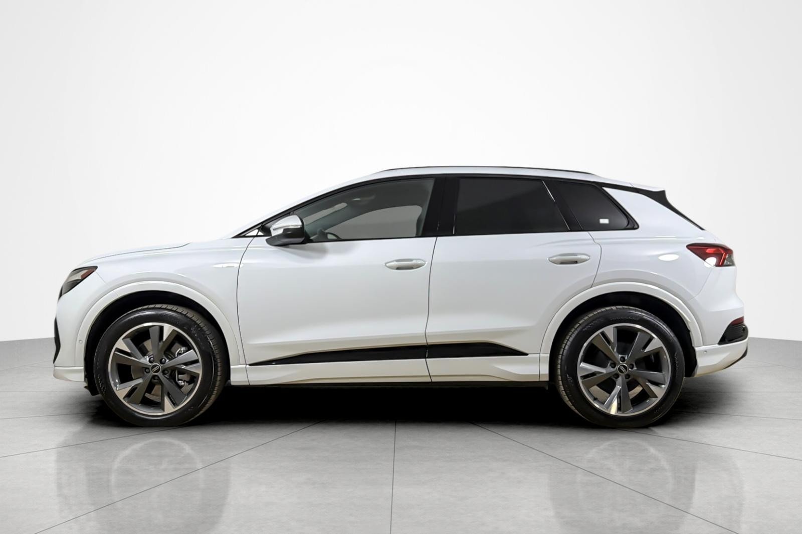 Used 2023 Glacier White Metallic Audi Premium Plus 50 quattro image 2