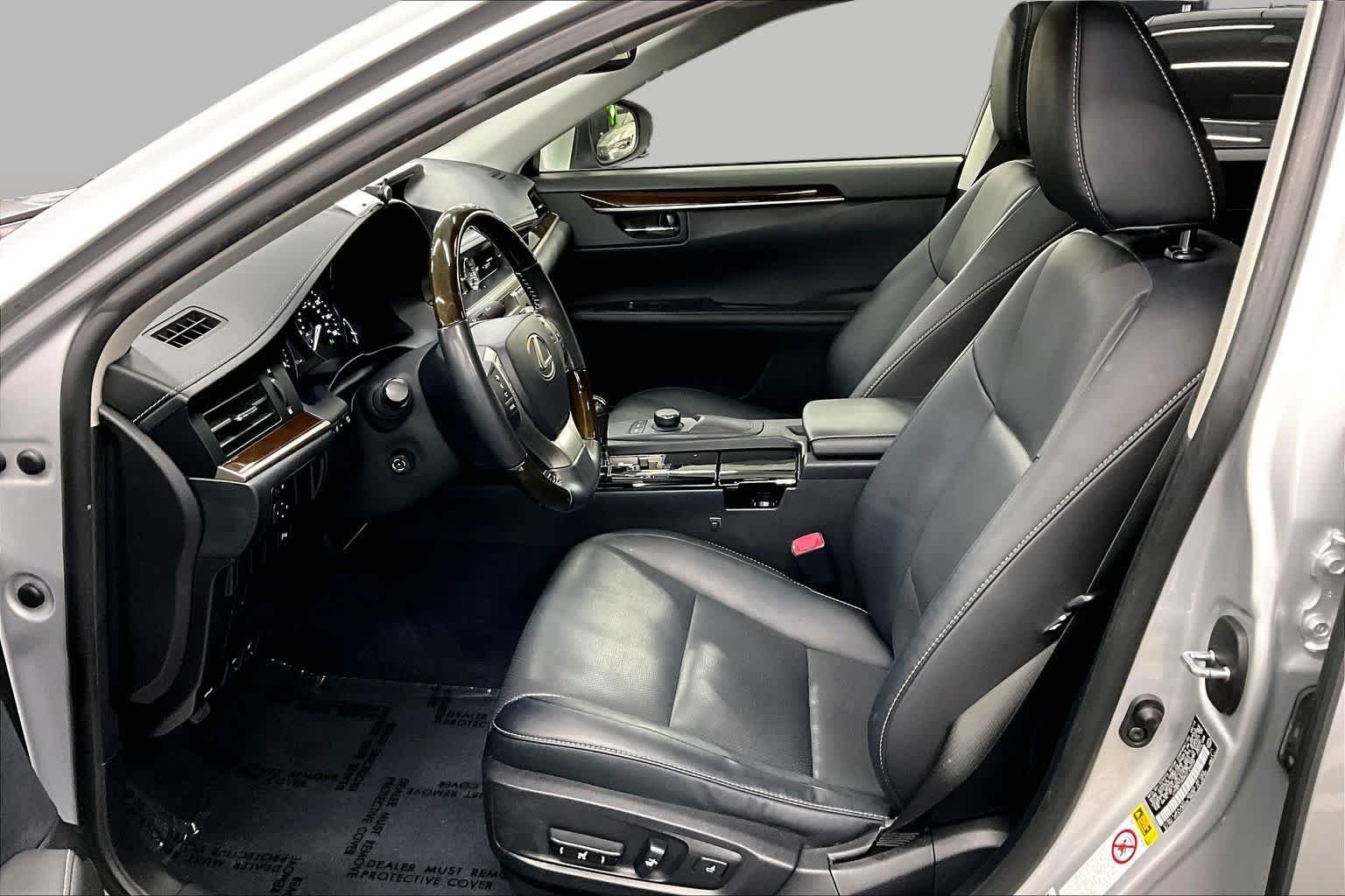 Used 2014 Silver Lining Metallic Lexus  image 7