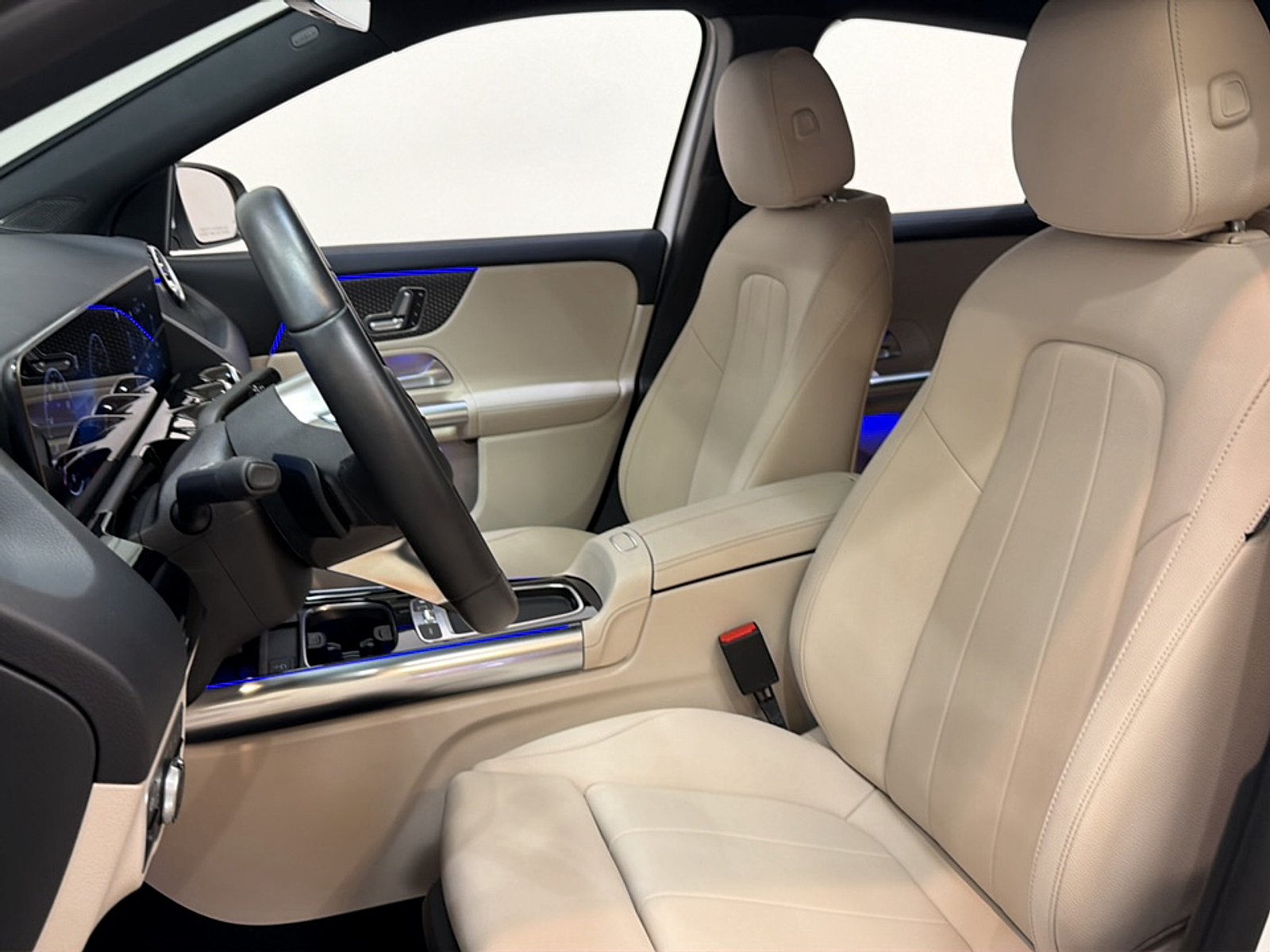 Certified Used 2025 Polar White Mercedes-Benz 4MATIC® image 11