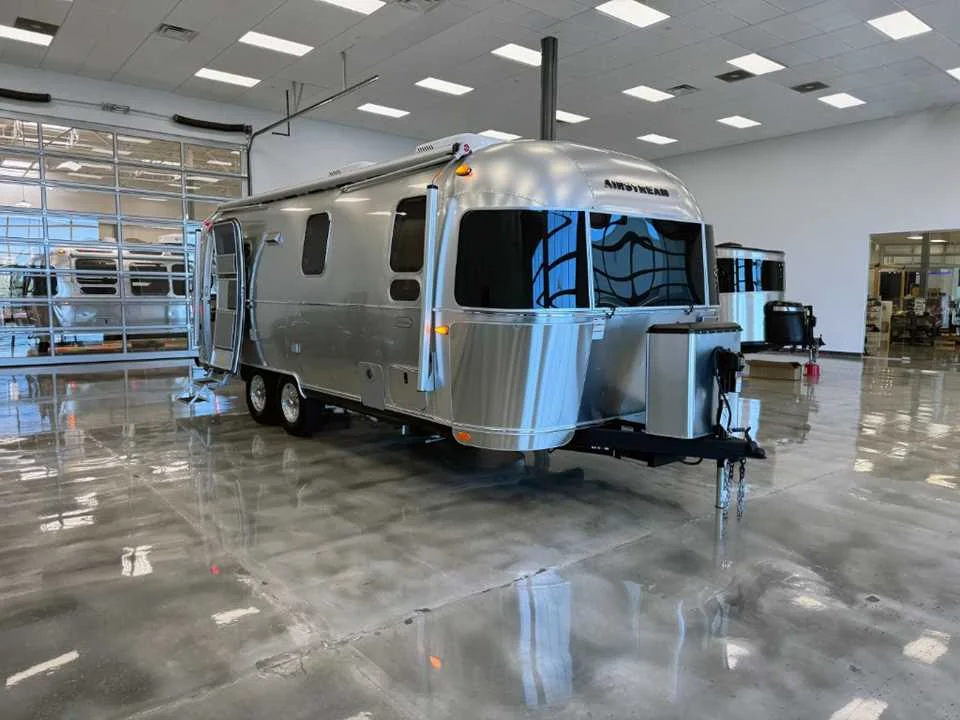 New 2027 SILVER AIRSTREAM  image 4