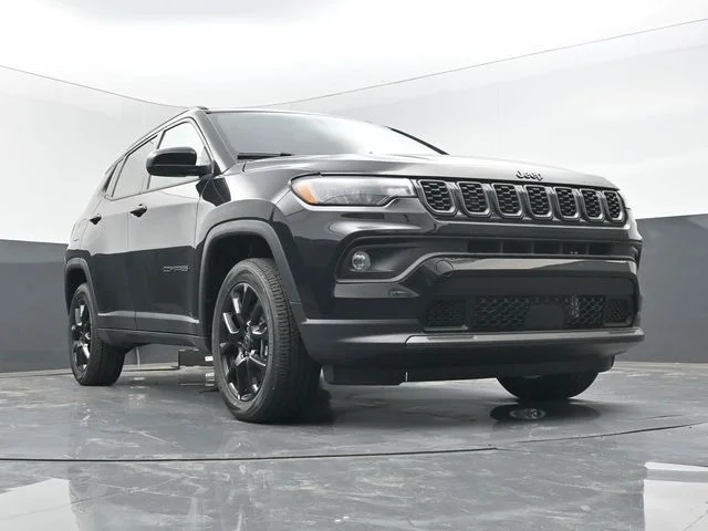 New 2026 Diamond Black Crystal Pearl-Coat Exterior Paint Jeep Latitude image 1