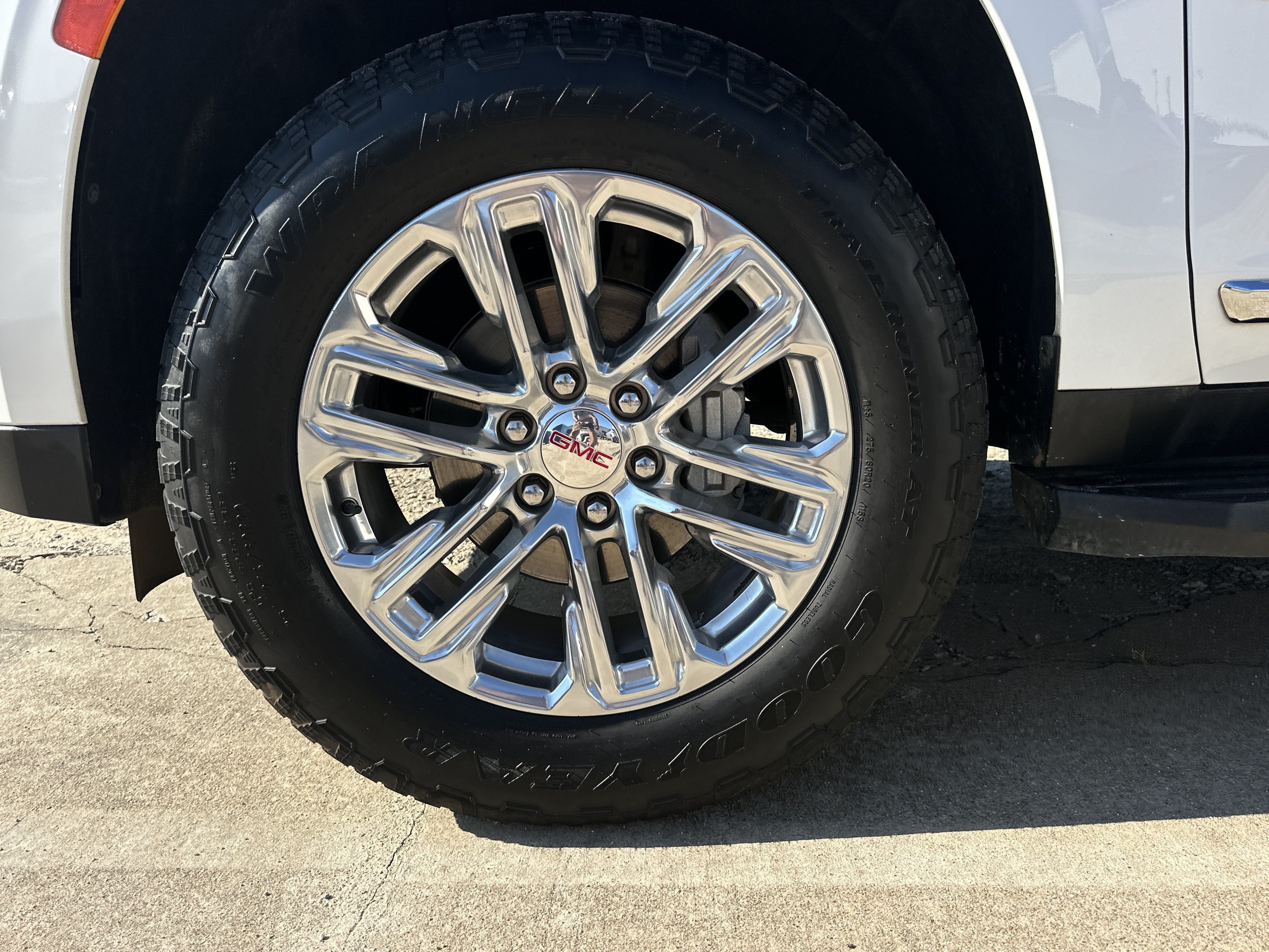 Used 2024 Summit White GMC SLT image 12