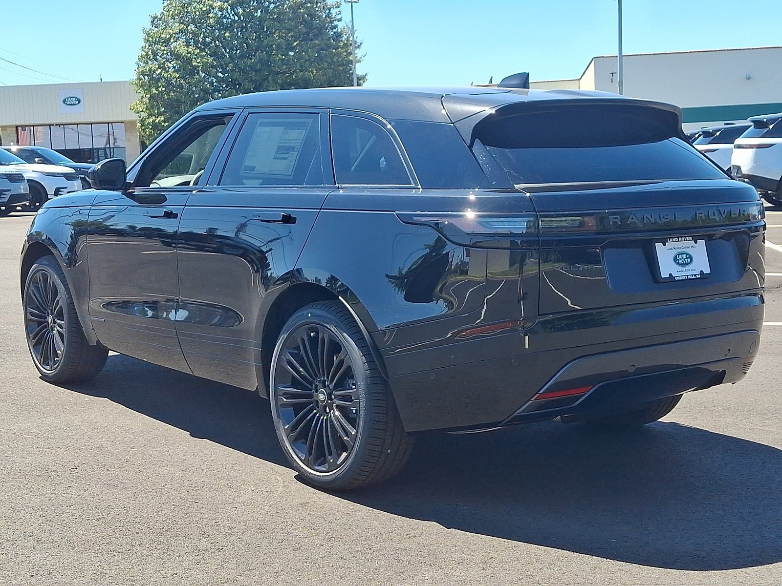 New 2026 Santorini Black Land Rover Belgravia Edition image 4
