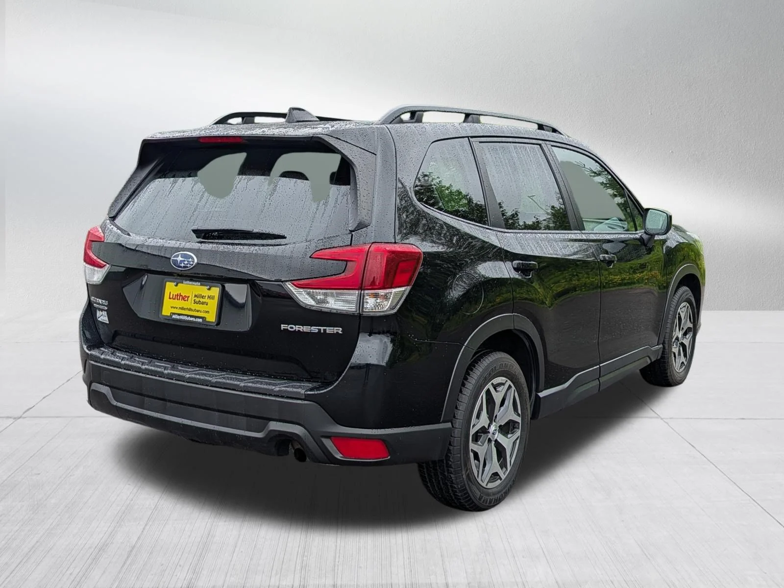 Used 2023 Crystal Black Silica Subaru Premium image 7
