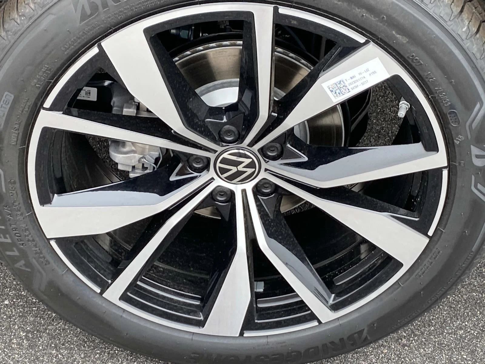 New 2026 Deep Black Pearl Volkswagen 2.0T SEL Premium R-Line 4MOTION image 5