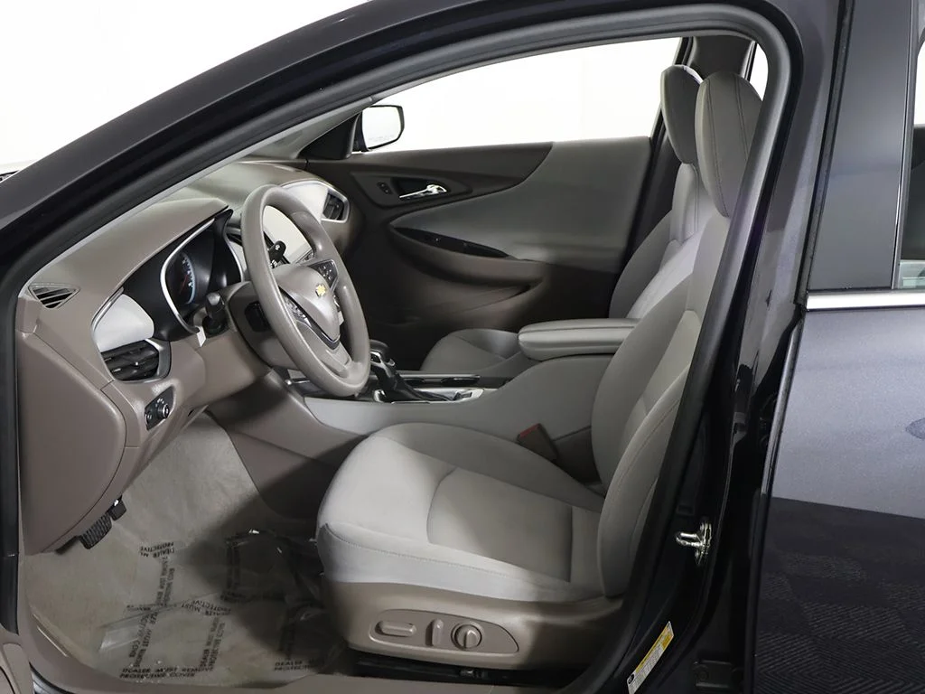 Used 2023 Gray Chevrolet LT image 22