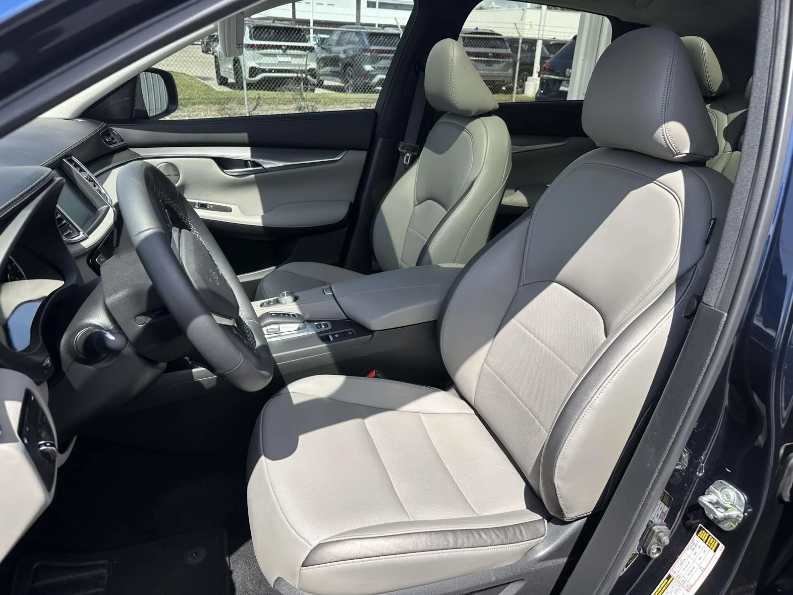 Used 2023 Hermosa Blue INFINITI LUXE image 13