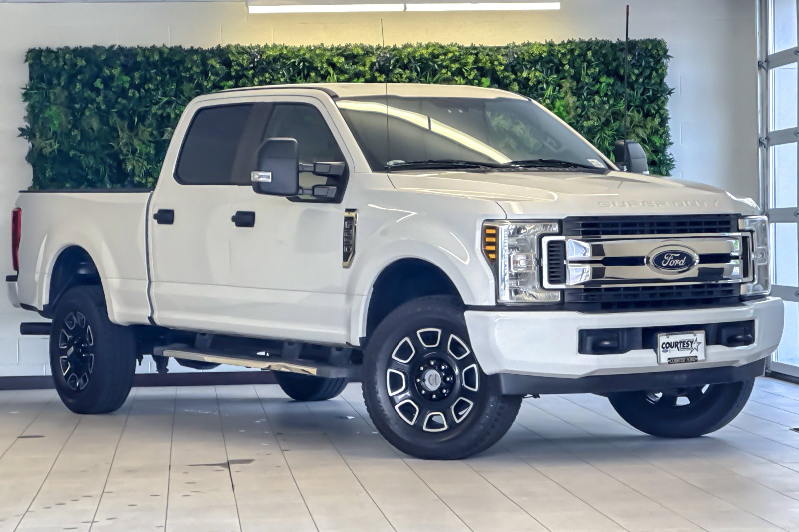 2018 Ford F-250 XL 4x4 Crew Cab 6-3/4' Box's photo