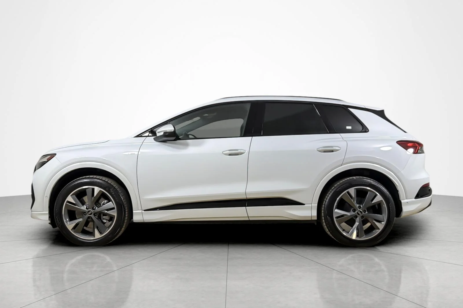 Used 2023 Glacier White Metallic Audi Premium Plus 50 quattro image 2