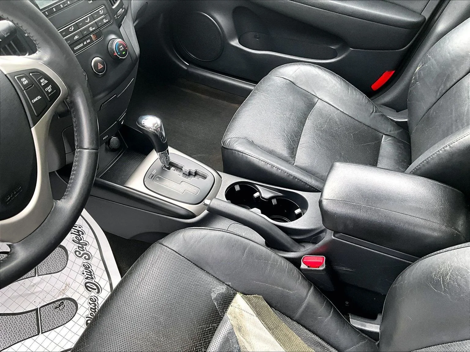 Used 2011 Silver Hyundai SE image 14