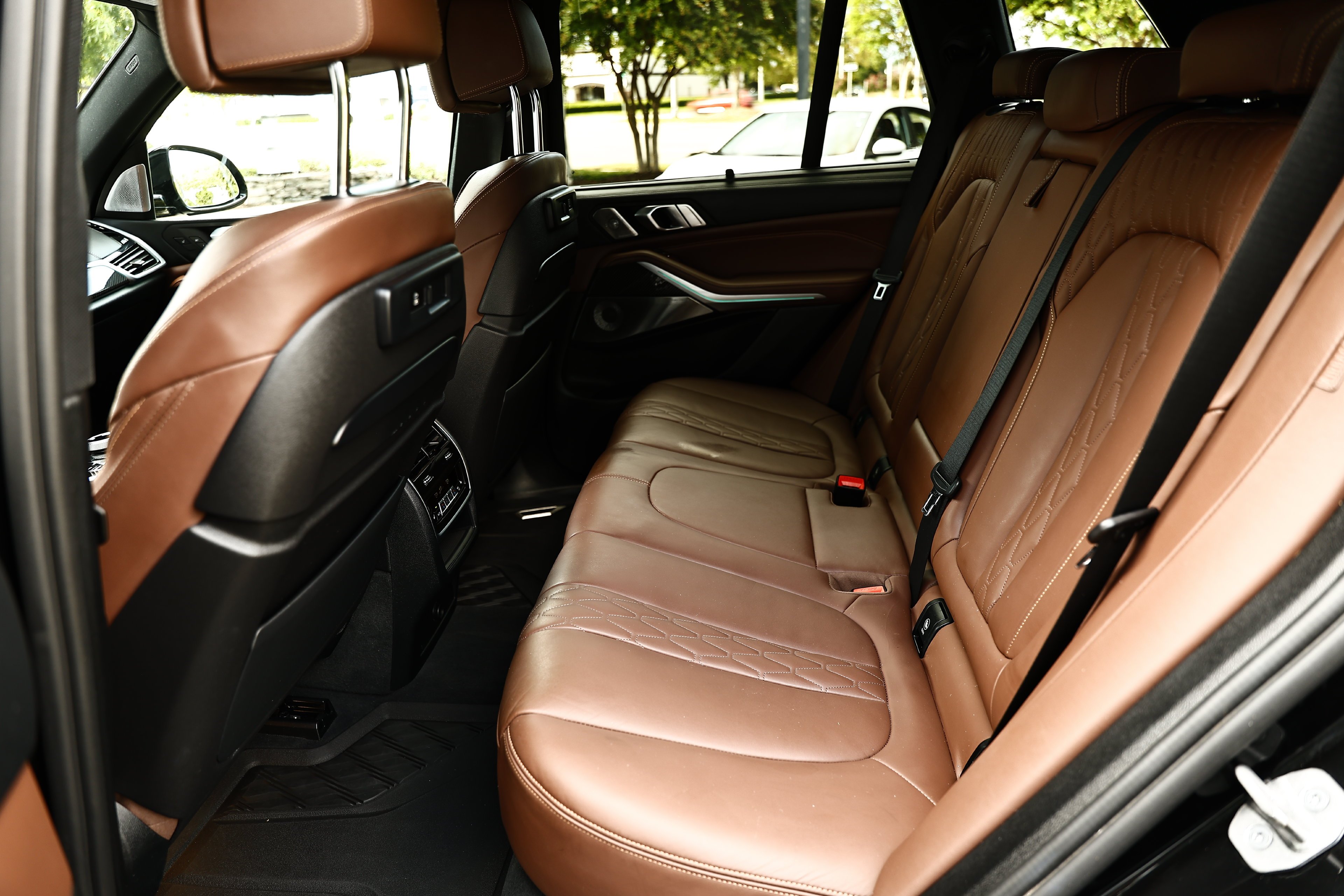 Used 2023 Black Sapphire Metallic BMW M50i image 4