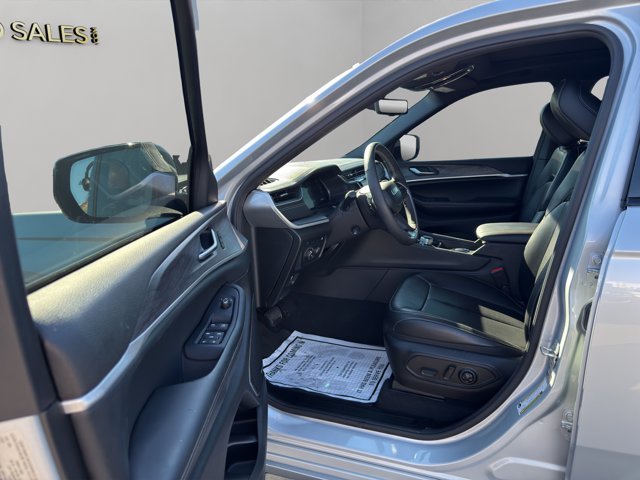 Used 2024 Silver Zynith Jeep Anniversary Edition image 29