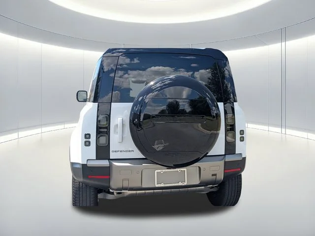 Used 2026 Fuji White Land Rover S image 4