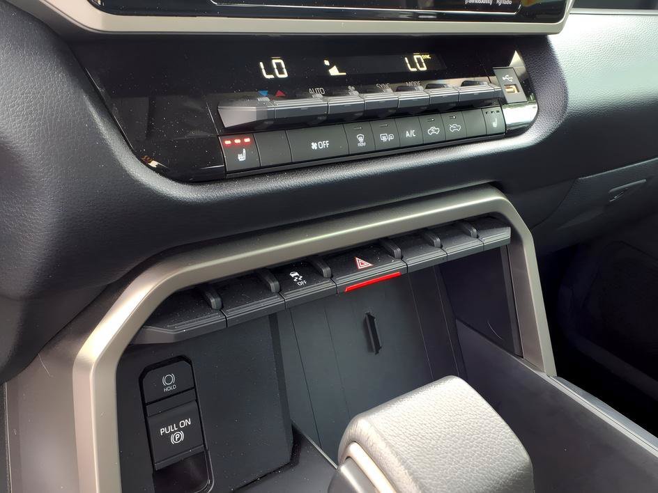 Used 2023 Ice Cap Toyota SR5 image 21