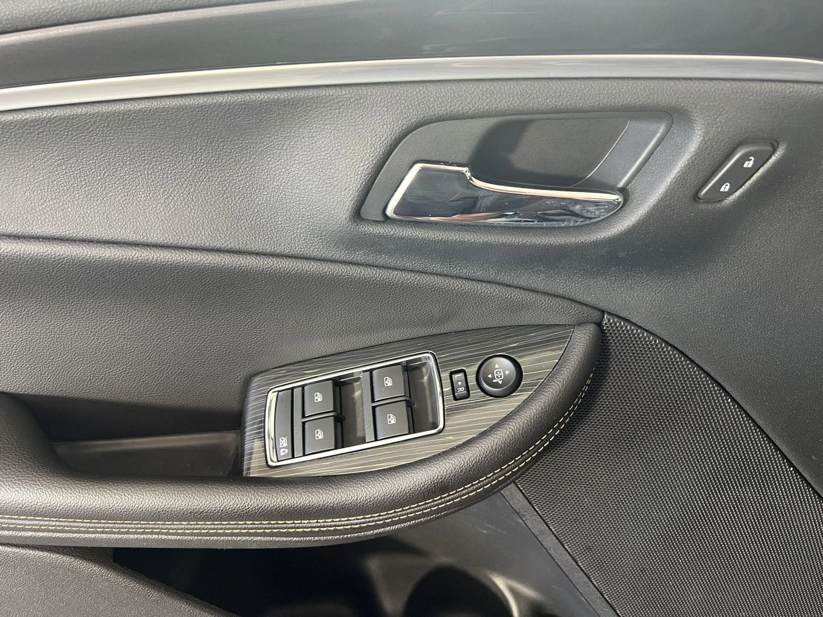 Used 2018 Black Chevrolet LT image 8