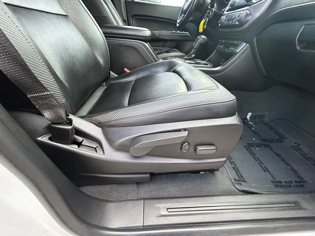Used 2021 Summit White GMC AT4 w/Leather image 27