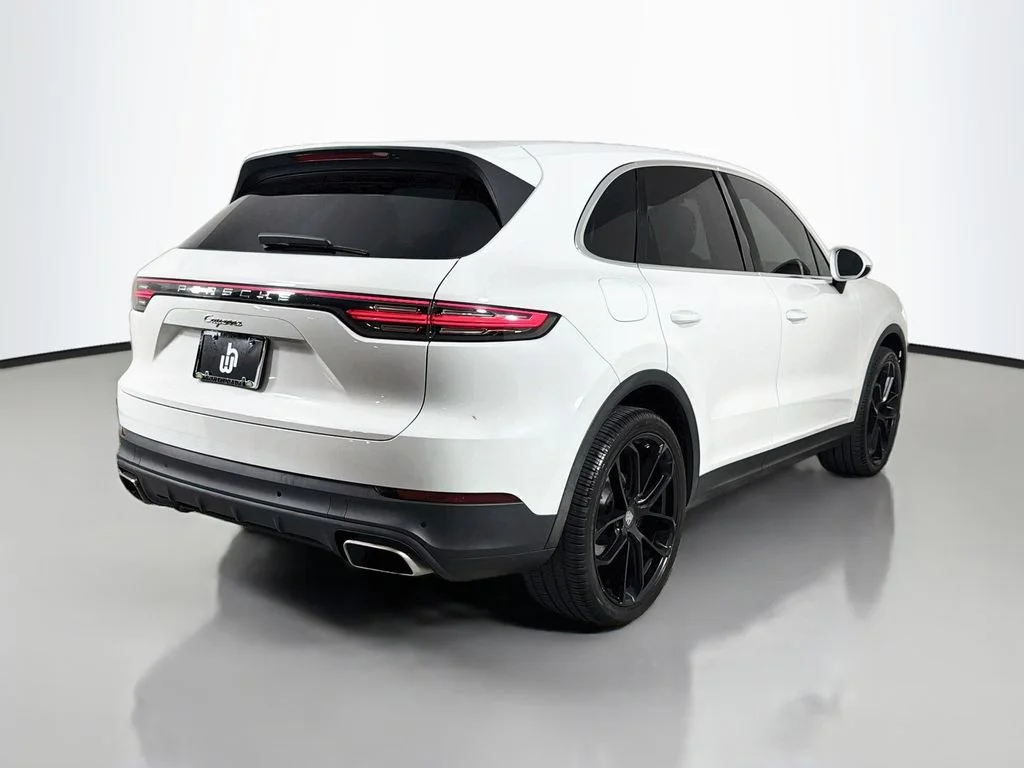 Used 2019  Porsche Base image 5