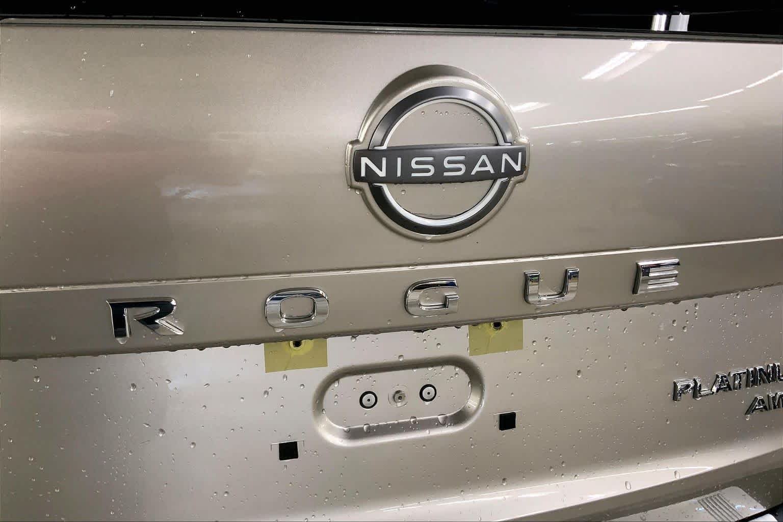 Used 2023 Champagne Silver Metallic Nissan Platinum image 33