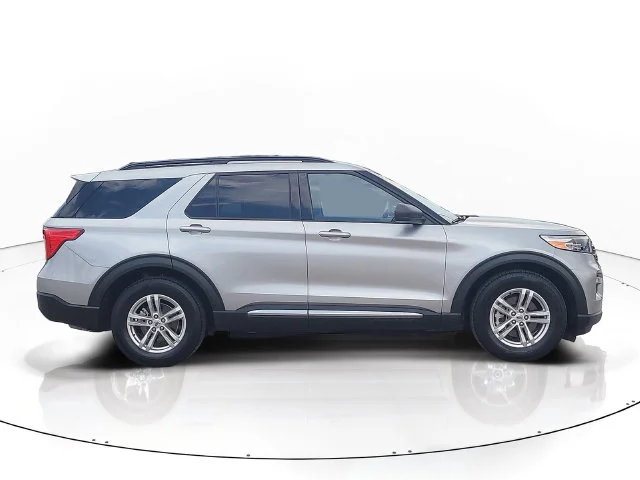 Used 2023 Silver Ford XLT image 4