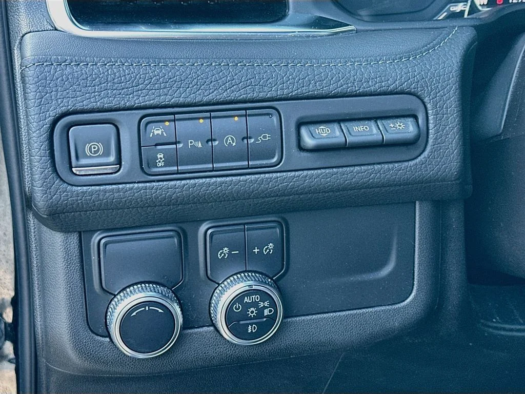 Used 2021 Black GMC Denali image 10