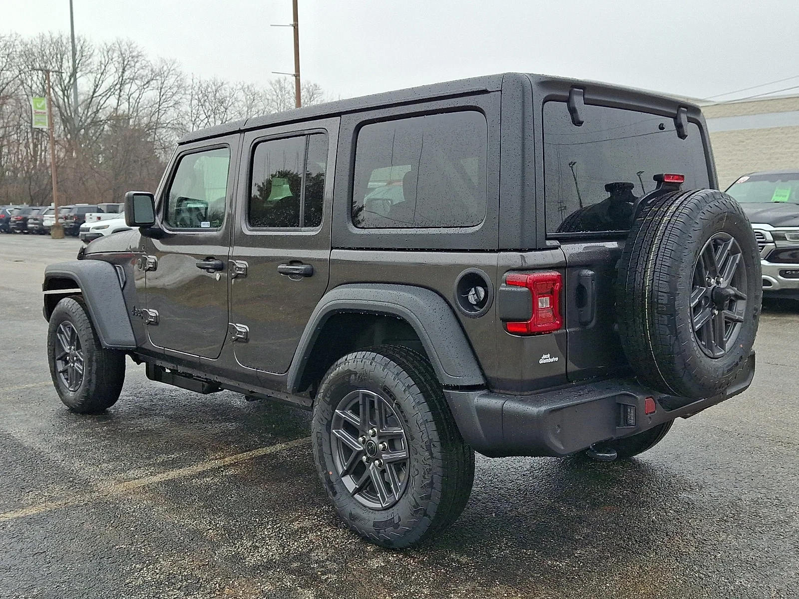 New 2026 Granite Crystal Metallic Clear-Coat Exterior Paint Jeep Sport S image 5