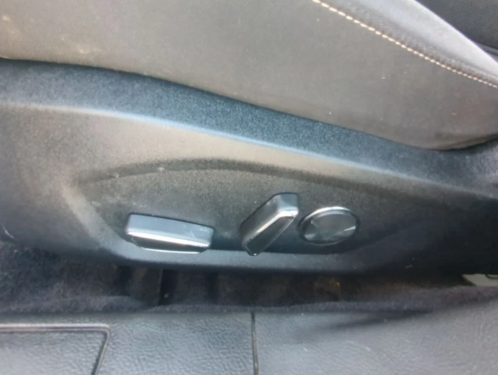 Used 2020 Black Ford SE image 12