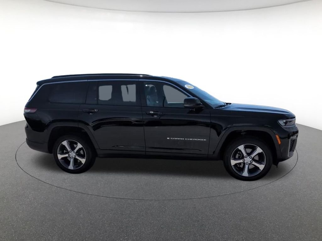 New 2026 Diamond Black Crystal Pearlcoat Jeep Limited image 5