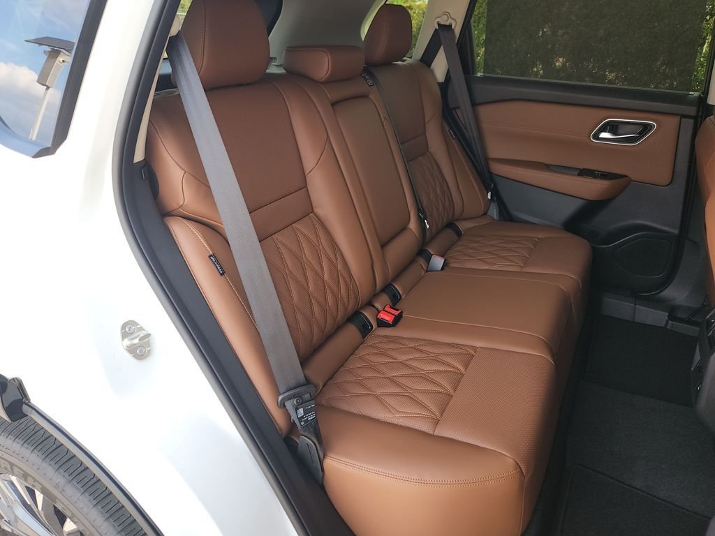 New 2026 Everest White Pearl TriCoat / Super Black Two-tone Nissan Platinum AWD image 11