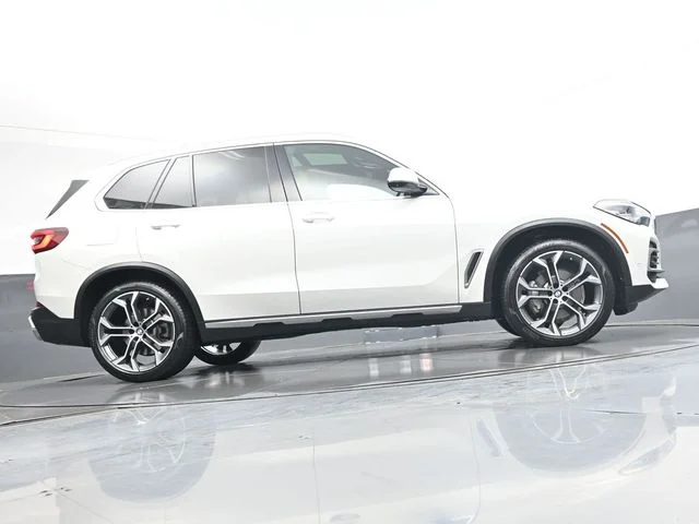 Used 2023 White BMW sDrive40i image 38