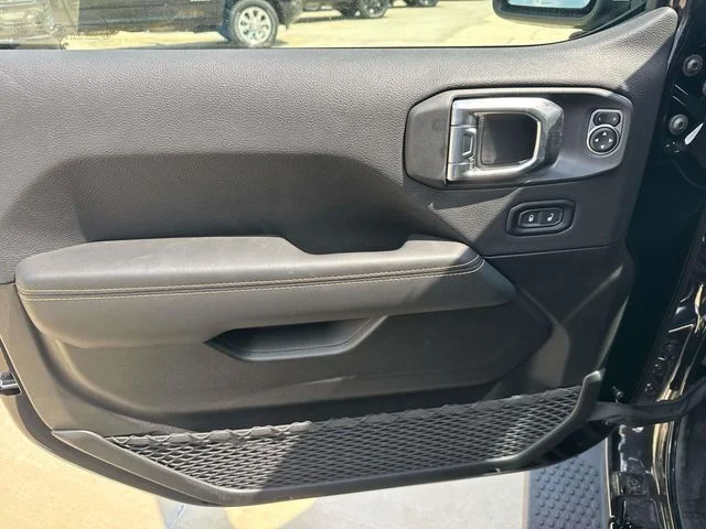 New 2026 Black Clear-Coat Exterior Paint Jeep Sahara image 21