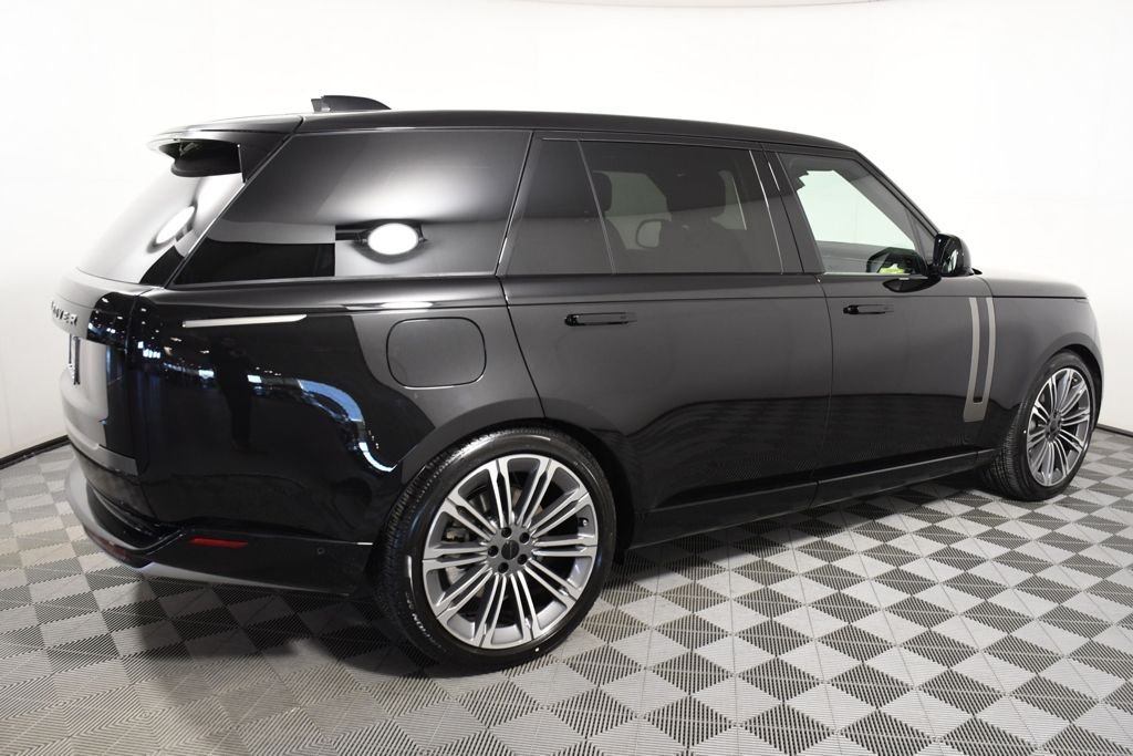 New 2026 Santorini Blk Land Rover SE image 7