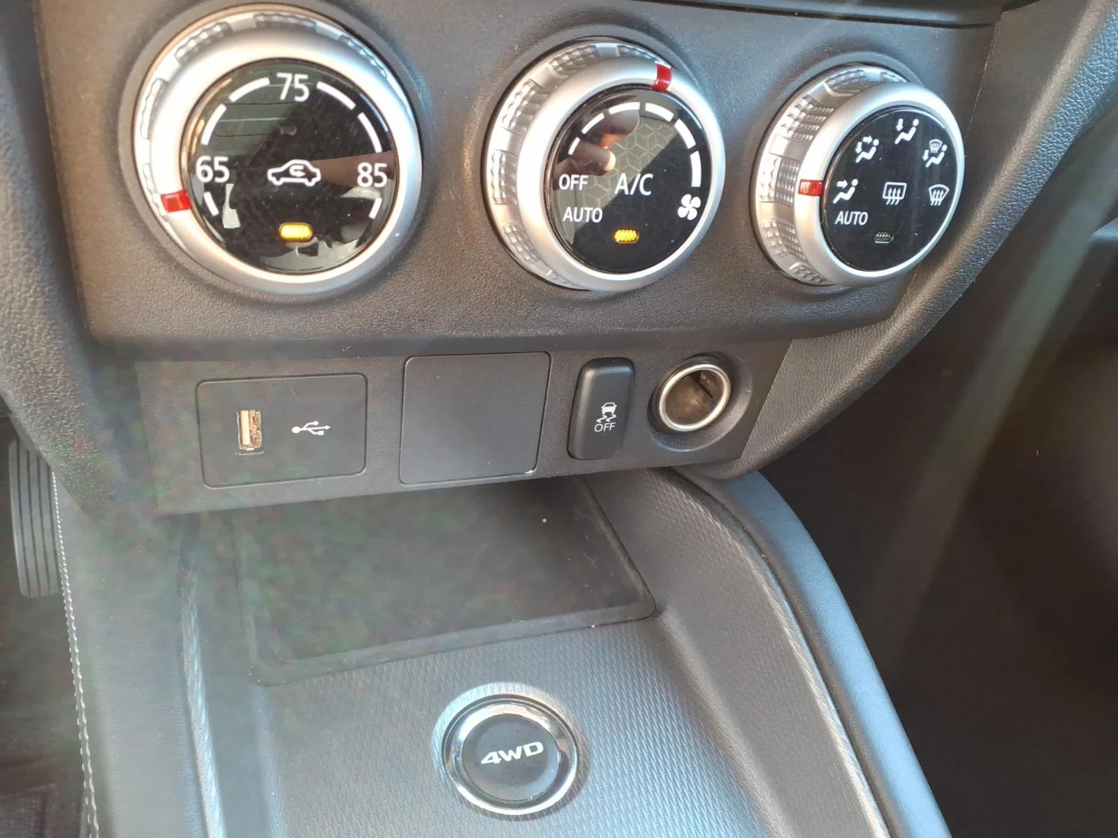 Used 2025 Labrador Black Pearl Mitsubishi ES image 7